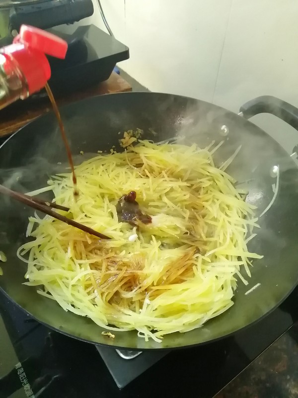简简单单也不失美味~~醋溜土豆丝的做法-家常味炒菜谱
