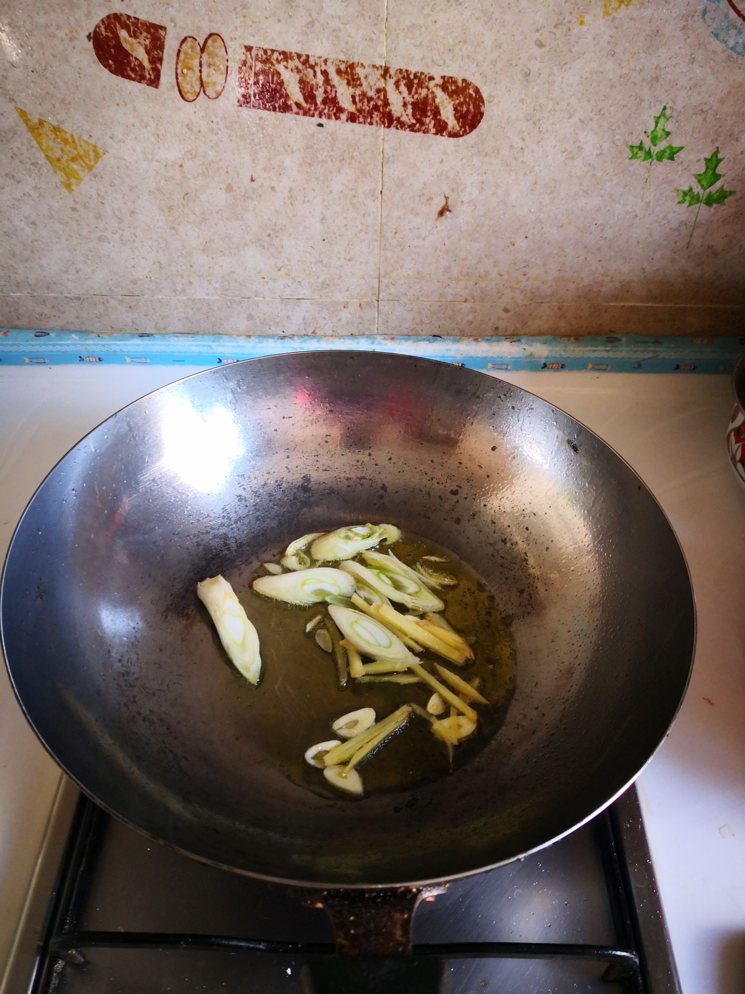 菊花菜炒香菇的做法-家常味炒菜谱