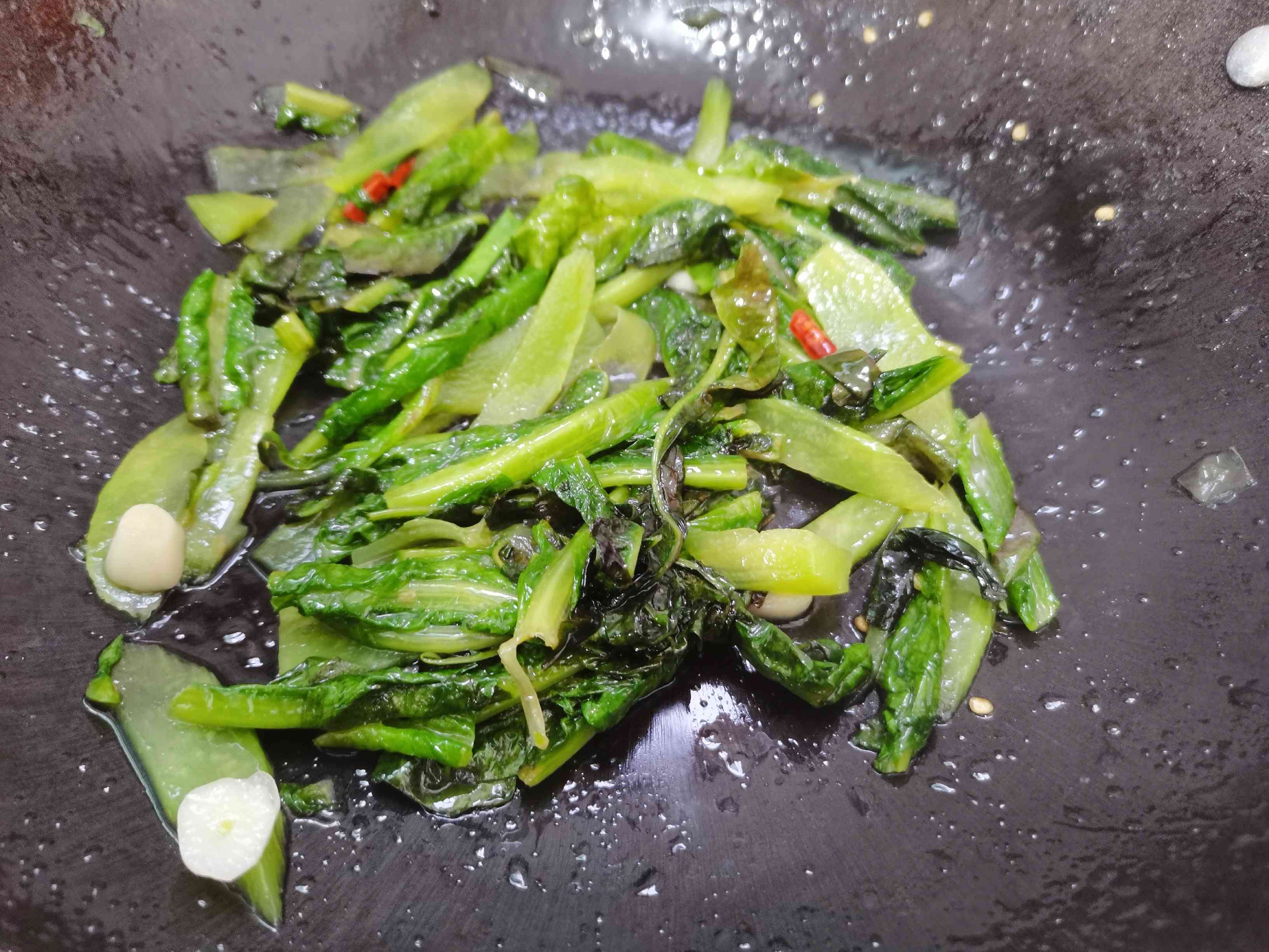 家常菜“清炒莴笋叶”的做法-家常味炒菜谱