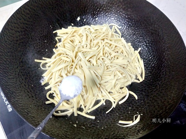 素炒豆皮的做法-家常味炒菜谱