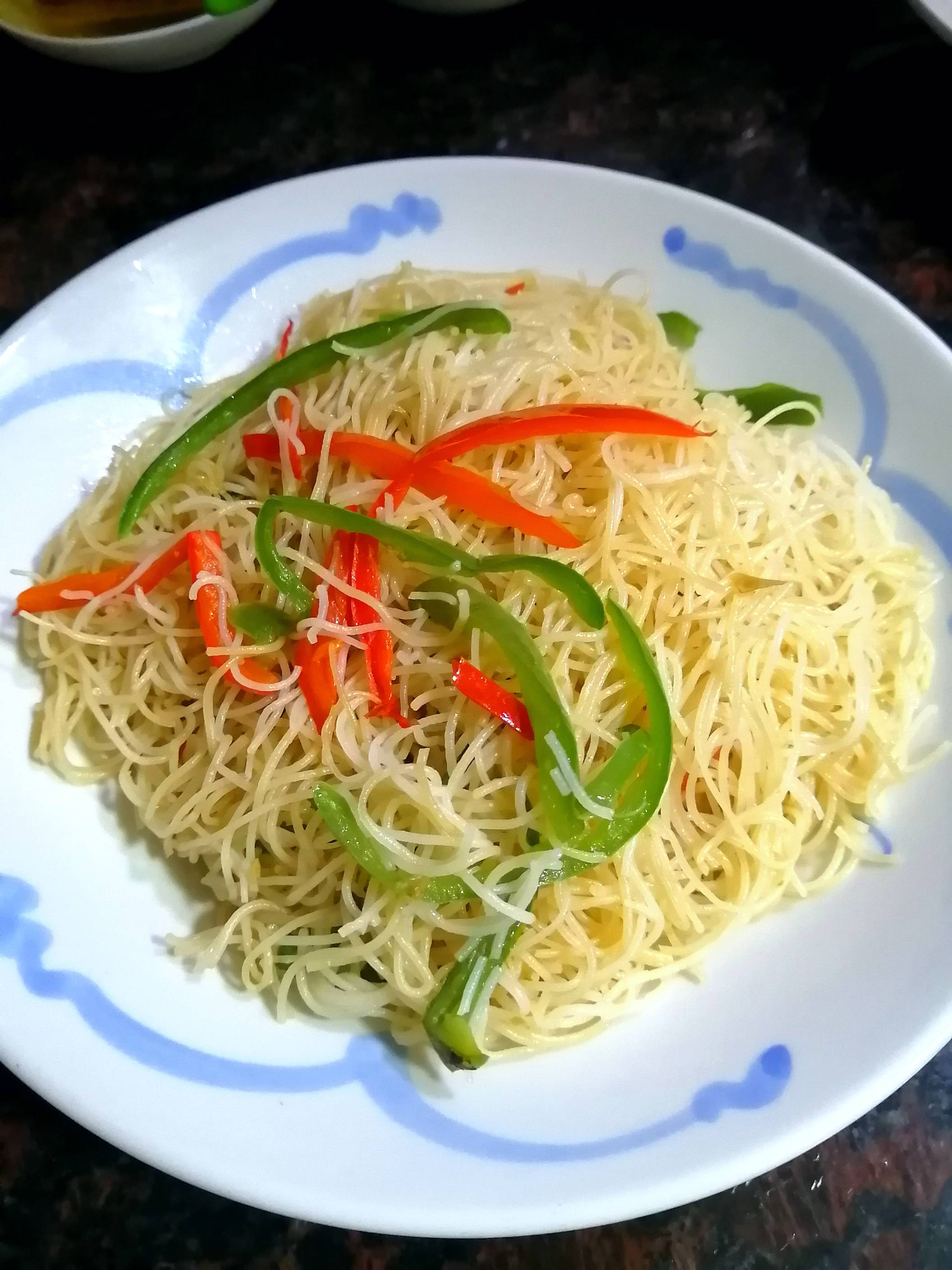 辣椒炒米粉的做法-家常味炒菜谱-易网健康养生网 辣椒炒米粉的做法-家常味炒菜谱