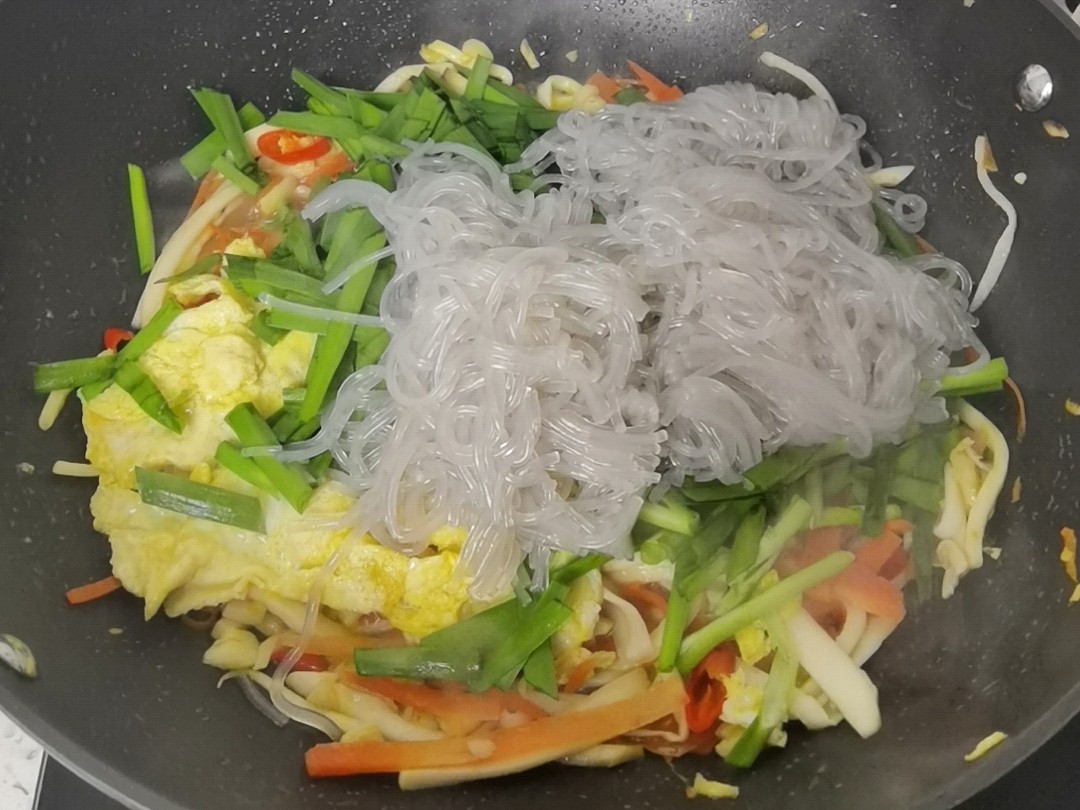 年夜饭素菜也出彩－杏鲍菇炒合菜，阖家欢乐吃着超下饭的做法-香辣味炒菜谱