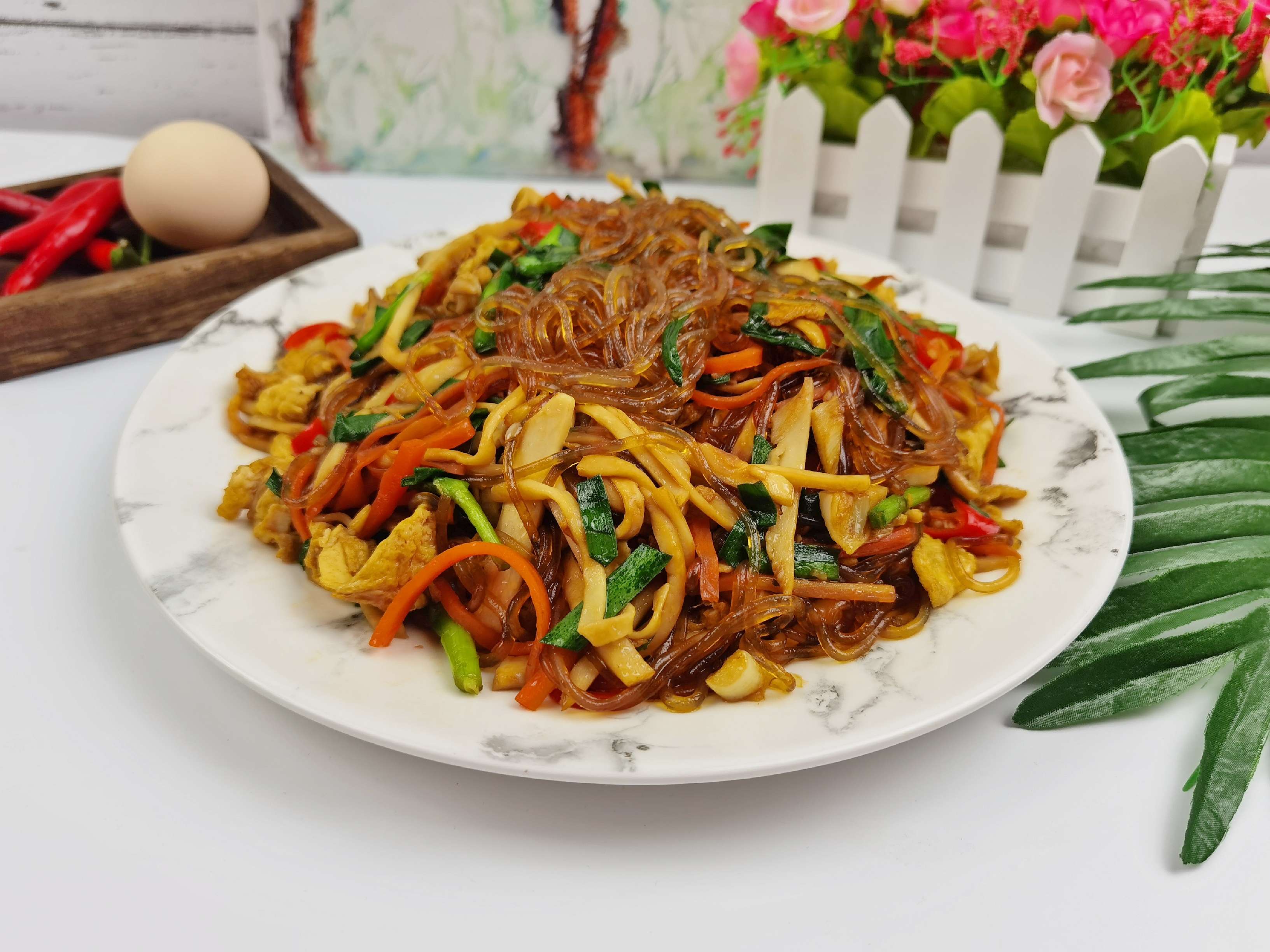 年夜饭素菜也出彩－杏鲍菇炒合菜，阖家欢乐吃着超下饭的做法-香辣味炒菜谱