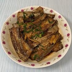 带鱼这样做，酥脆的连鱼骨头都可以吃的做法-家常味煎菜谱