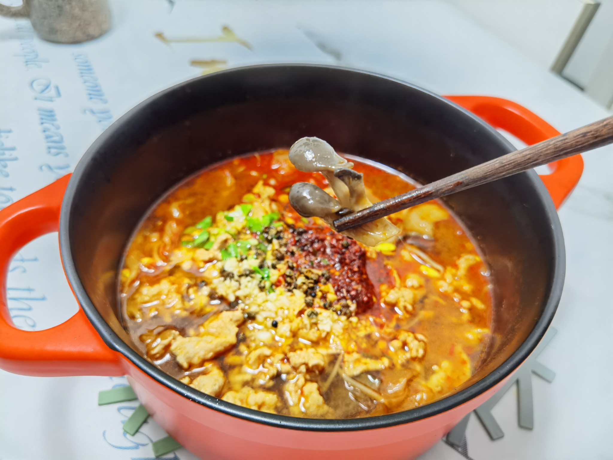 水煮肉片柔嫩的秘诀的做法-麻辣味煮菜谱-易网健康养生网 水煮肉片柔嫩的秘诀的做法-麻辣味煮菜谱