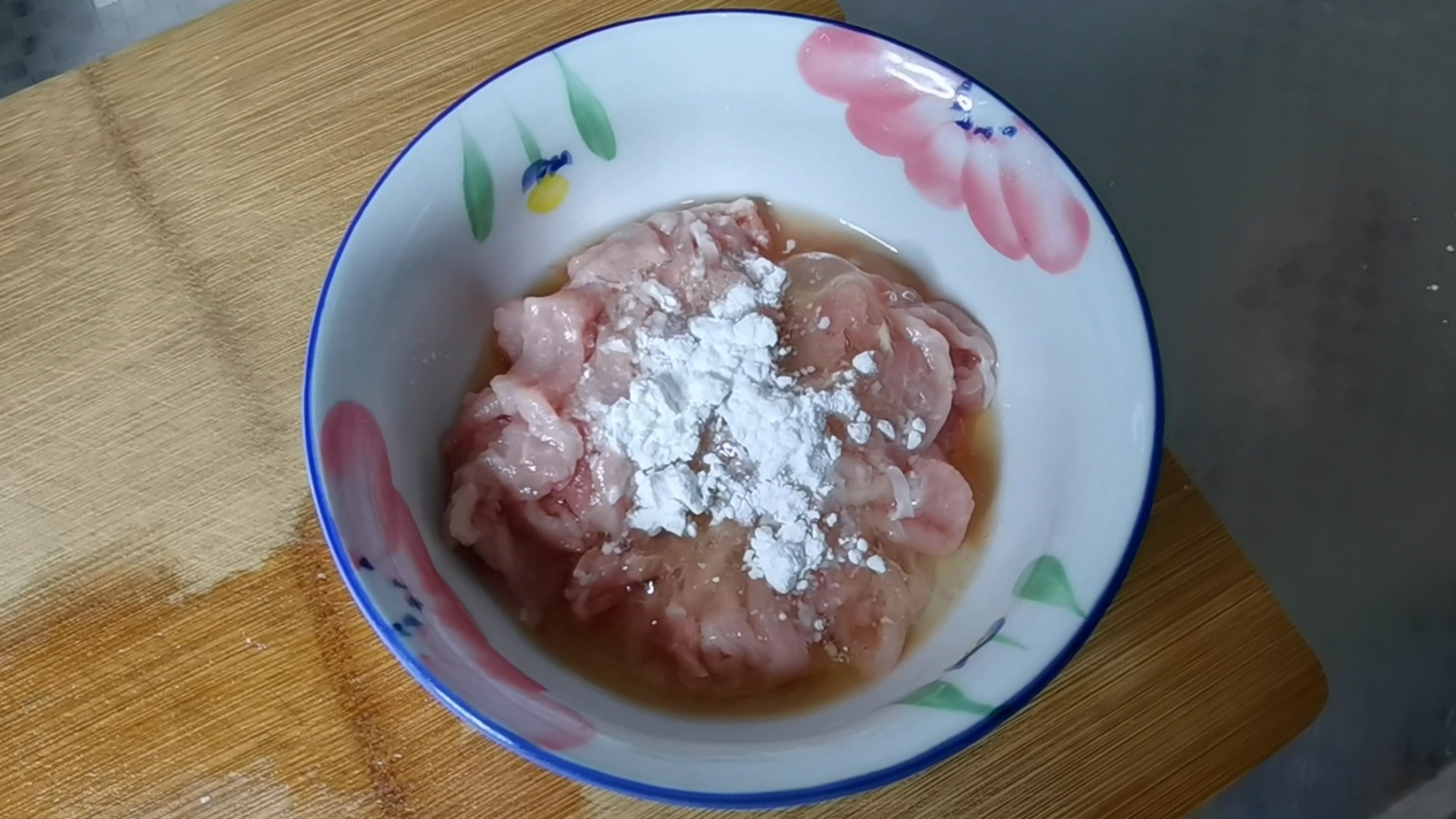 水煮肉片柔嫩的秘诀的做法-麻辣味煮菜谱-易网<a href=http://www.bryss.cn/ target=_blank class=infotextkey>健康养生</a>网 水煮肉片柔嫩的秘诀的做法-麻辣味煮菜谱