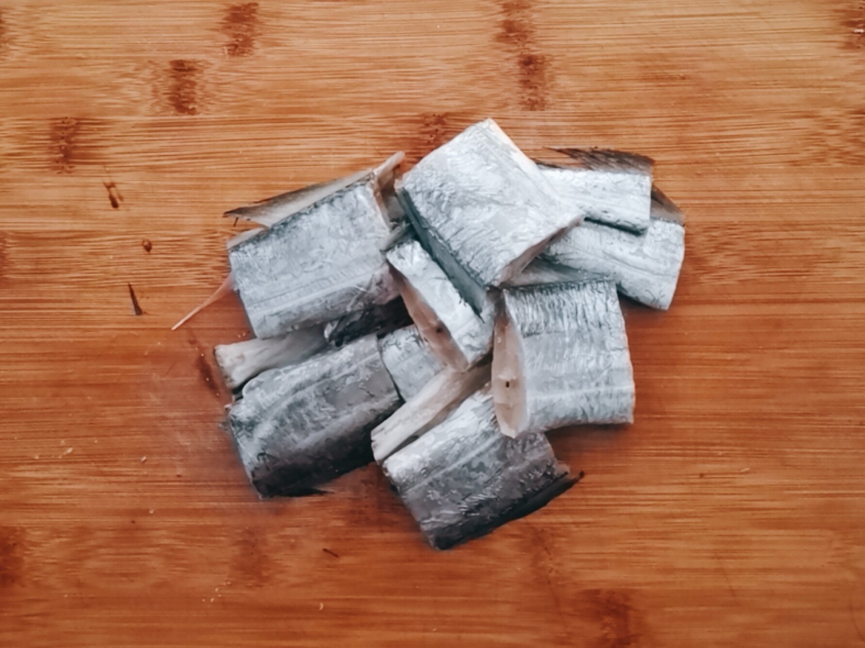 带鱼还可以做成茄汁味，保管家人都爱吃～的做法-茄汁味煎菜谱
