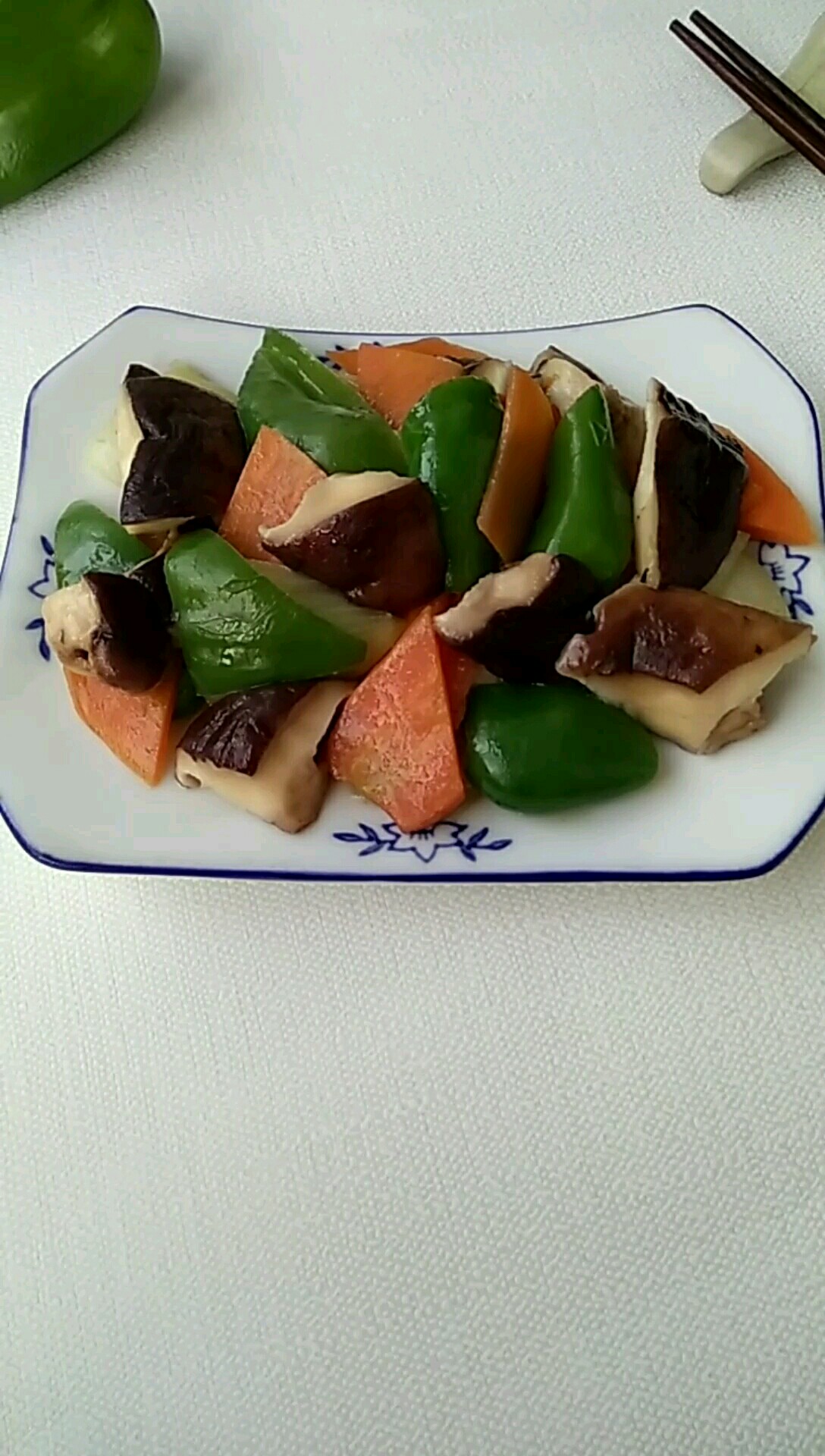 三色素炒低脂健康菜的做法-家常味炒菜谱-易网健康养生网 三色素炒低脂健康菜的做法-家常味炒菜谱