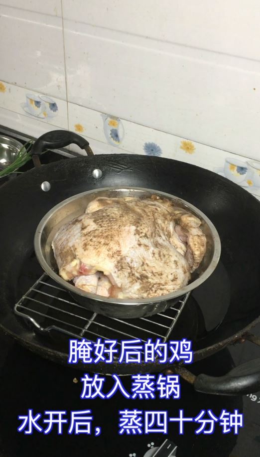 童子鸡只需腌一腌，蒸一蒸，淋上葱油汁，简单又美味的做法-葱香味蒸菜谱