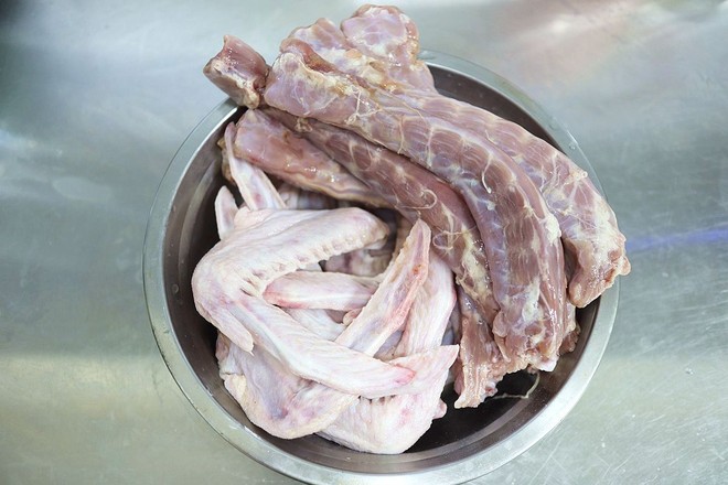 卤鸭脖鸭翅的做法-家常味卤菜谱-易网<a href=http://www.bryss.cn/ target=_blank class=infotextkey>健康养生</a>网 卤鸭脖鸭翅的做法-家常味卤菜谱