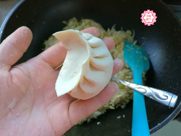 又软又香的弯月素包子，好吃好看，吃起来没够的做法-家常味蒸菜谱