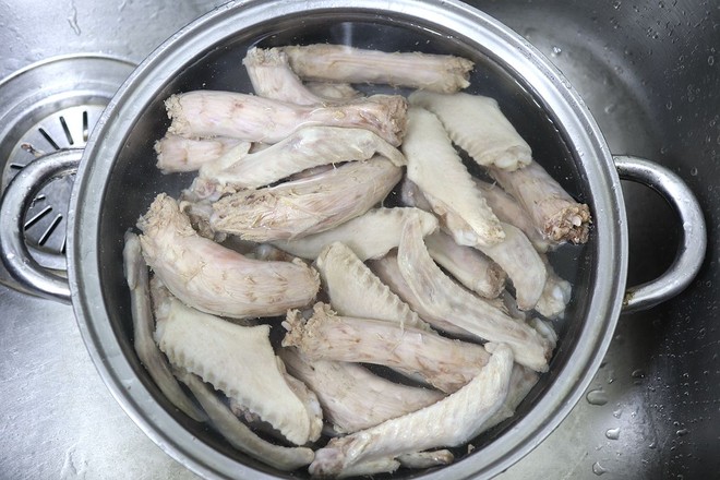 卤鸭脖鸭翅的做法-家常味卤菜谱-易网健康养生网 卤鸭脖鸭翅的做法-家常味卤菜谱