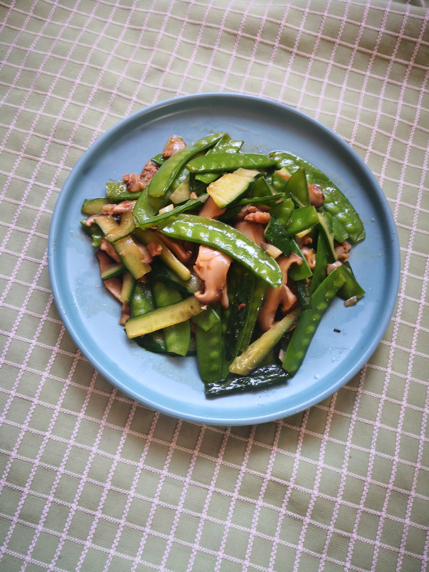 黄瓜片炒荷兰豆的做法-家常味炒菜谱-易网健康养生网 黄瓜片炒荷兰豆的做法-家常味炒菜谱