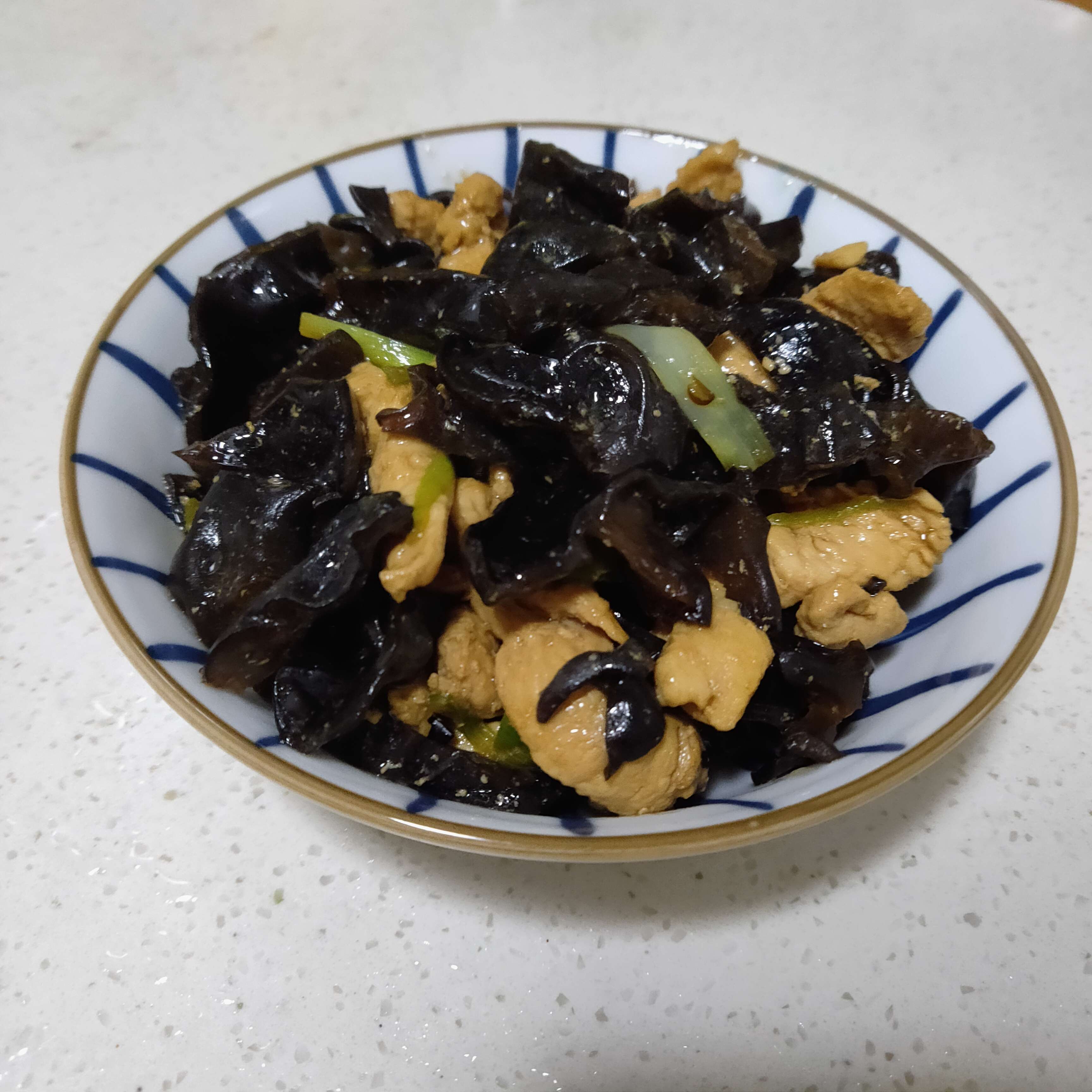 木耳炒肉丝的做法-家常味炒菜谱