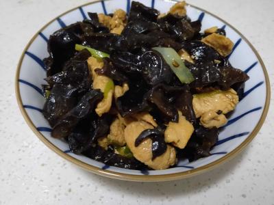 木耳炒肉丝的做法-家常味炒菜谱