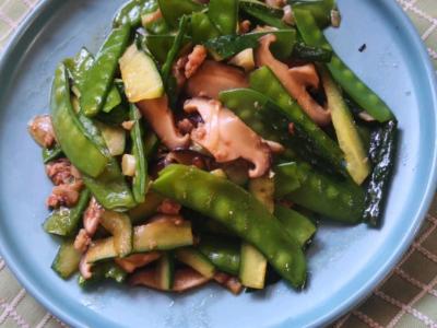 黄瓜片炒荷兰豆的做法-家常味炒菜谱