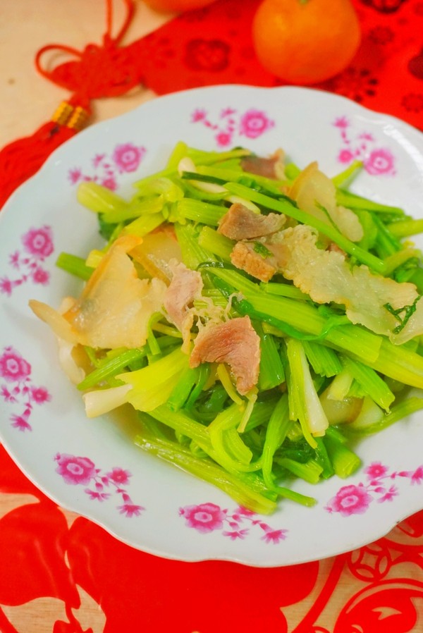 芹菜炒腊肉的做法-家常味炒菜谱-易网健康养生网 芹菜炒腊肉的做法-家常味炒菜谱