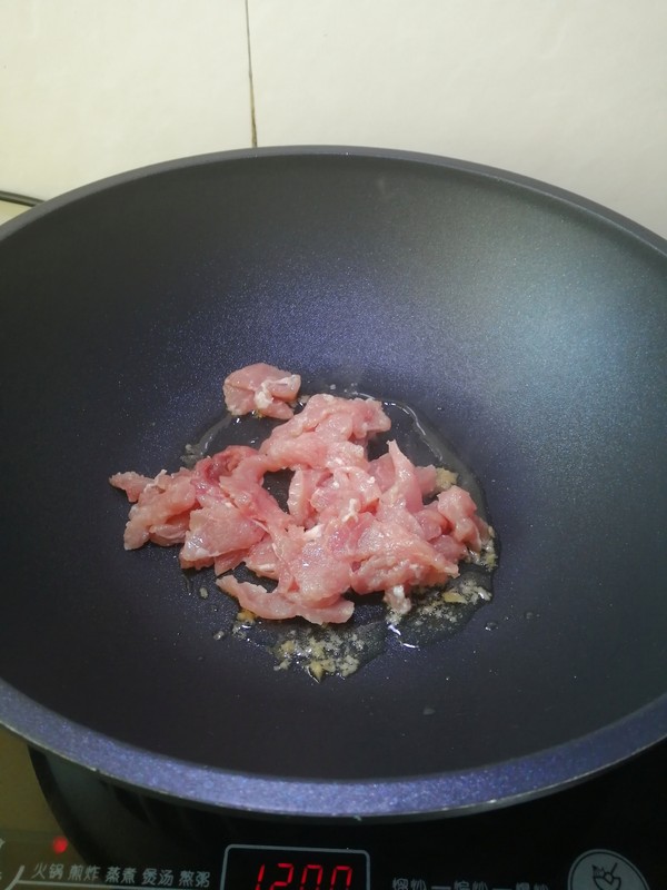 简简单单也不失美味~~木耳炒肉丝的做法-家常味炒菜谱