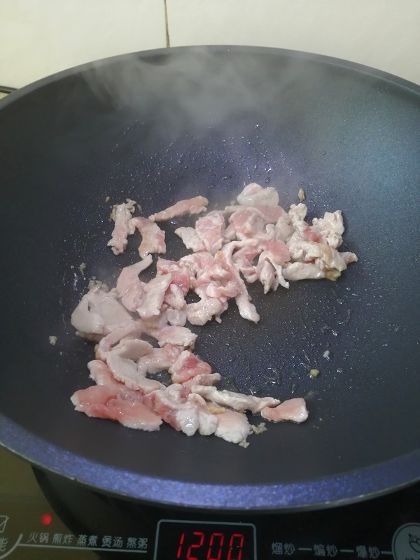 简简单单也不失美味~~木耳炒肉丝的做法-家常味炒菜谱