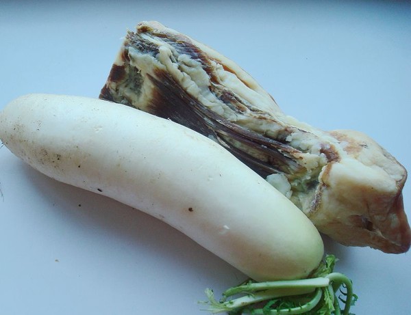 电饭煲萝卜炖腊肉的做法-家常味炖菜谱-易网<a href=http://www.bryss.cn/ target=_blank class=infotextkey>健康养生</a>网 电饭煲萝卜炖腊肉的做法-家常味炖菜谱