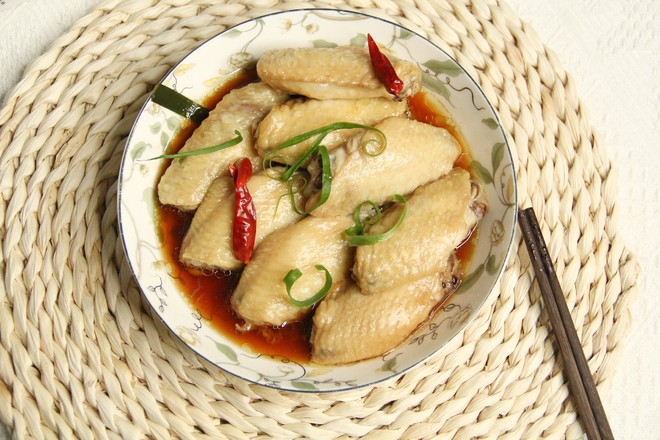 鲜嫩蒸鸡翅中,原汁原味的做法-咸鲜味蒸菜谱-易网健康养生网 鲜嫩蒸鸡翅中,原汁原味的做法-咸鲜味蒸菜谱