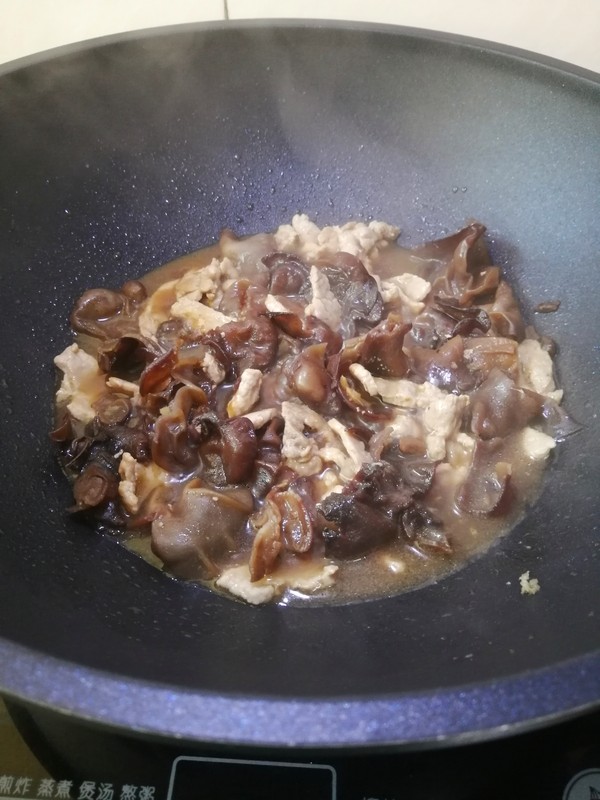 简简单单也不失美味~~木耳炒肉丝的做法-家常味炒菜谱