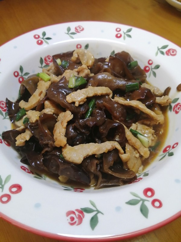 简简单单也不失美味~~木耳炒肉丝的做法-家常味炒菜谱-易网健康养生网 简简单单也不失美味~~木耳炒肉丝的做法-家常味炒菜谱