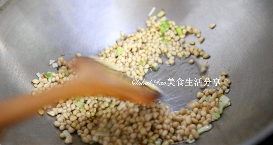 松仁玉米的做法-咸鲜味炒菜谱