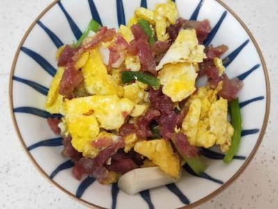 腊肠炒肉的做法-家常味炒菜谱
