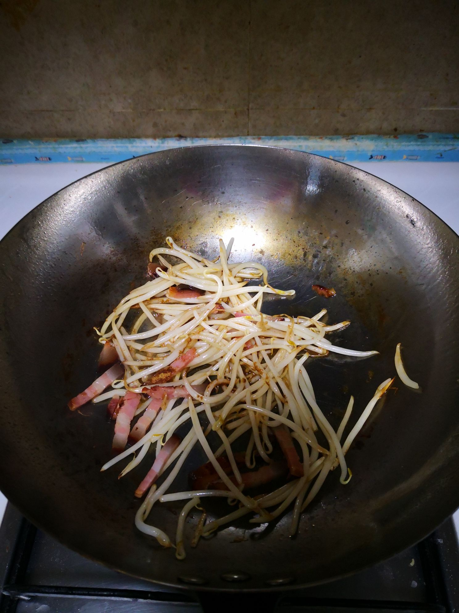 腊肉炒叉子的做法-家常味炒菜谱