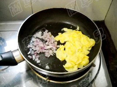 芫荽炒鸡蛋的做法-家常味炒菜谱
