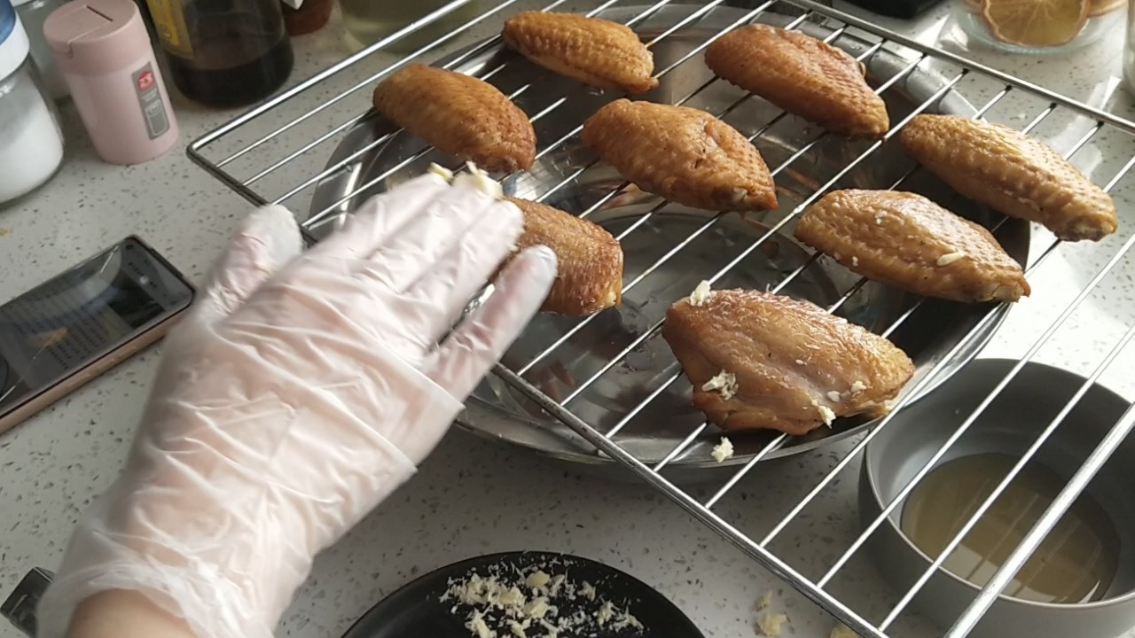 蜜汁脆皮烤鸡翅的做法-咸鲜味烤菜谱