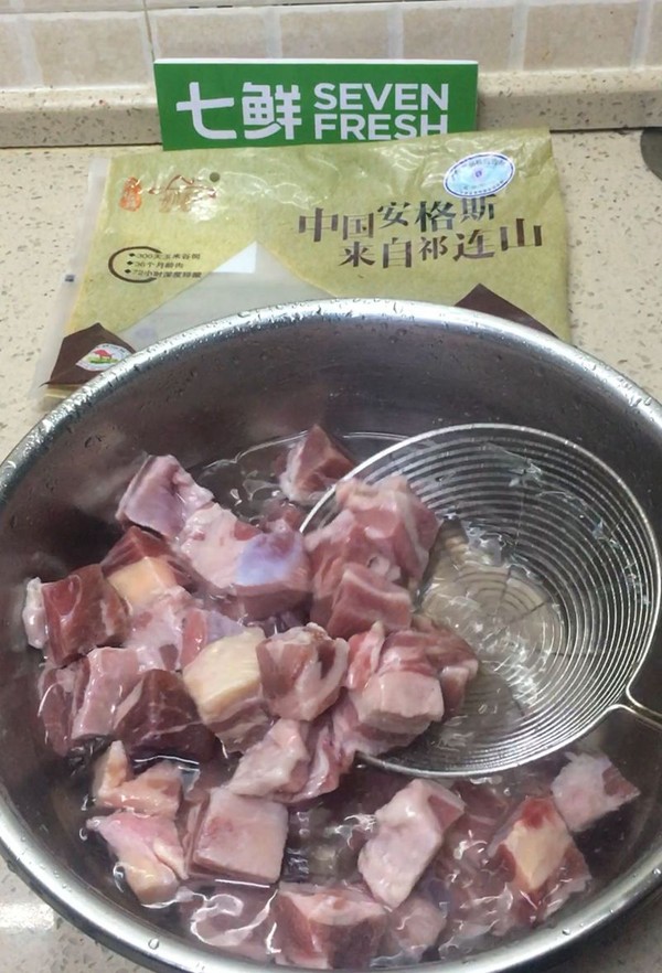 番茄牛腩锅的做法-酸甜味炖菜谱-易网<a href=http://www.bryss.cn/ target=_blank class=infotextkey>健康养生</a>网 番茄牛腩锅的做法-酸甜味炖菜谱