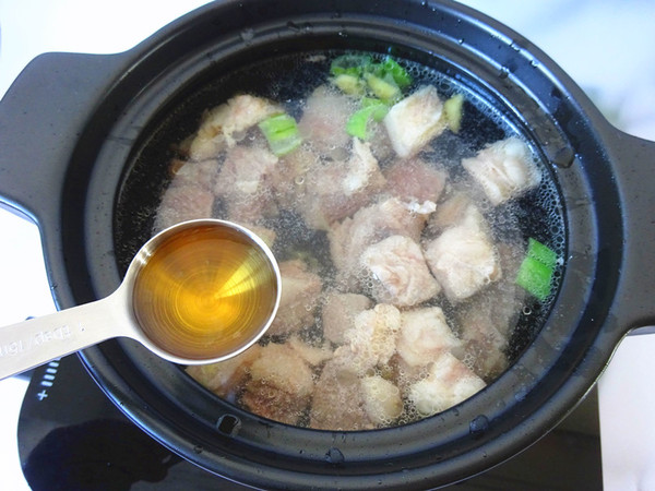 牛腩这么做才对，味爽清香不油腻，驱寒又暖胃的做法-咸鲜味炖菜谱