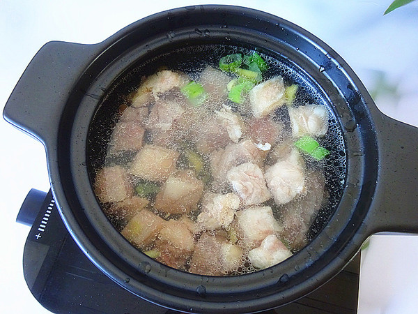 牛腩这么做才对，味爽清香不油腻，驱寒又暖胃的做法-咸鲜味炖菜谱