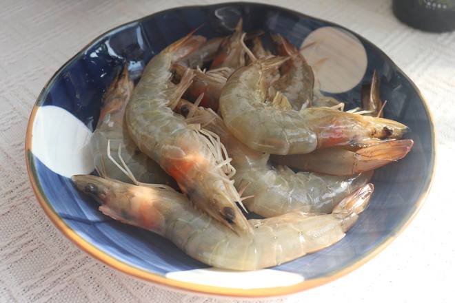 新年宴客菜之白灼虾,清淡鲜香健康美味的做法-咸鲜味煮菜谱-易网健康养生网 新年宴客菜之白灼虾,清淡鲜香健康美味的做法-咸鲜味煮菜谱
