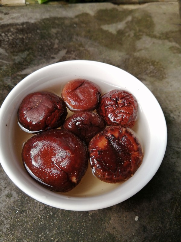 简简单单也不失美味~~冬菇蒸肉丸的做法-家常味蒸菜谱
