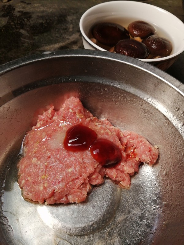 简简单单也不失美味~~冬菇蒸肉丸的做法-家常味蒸菜谱