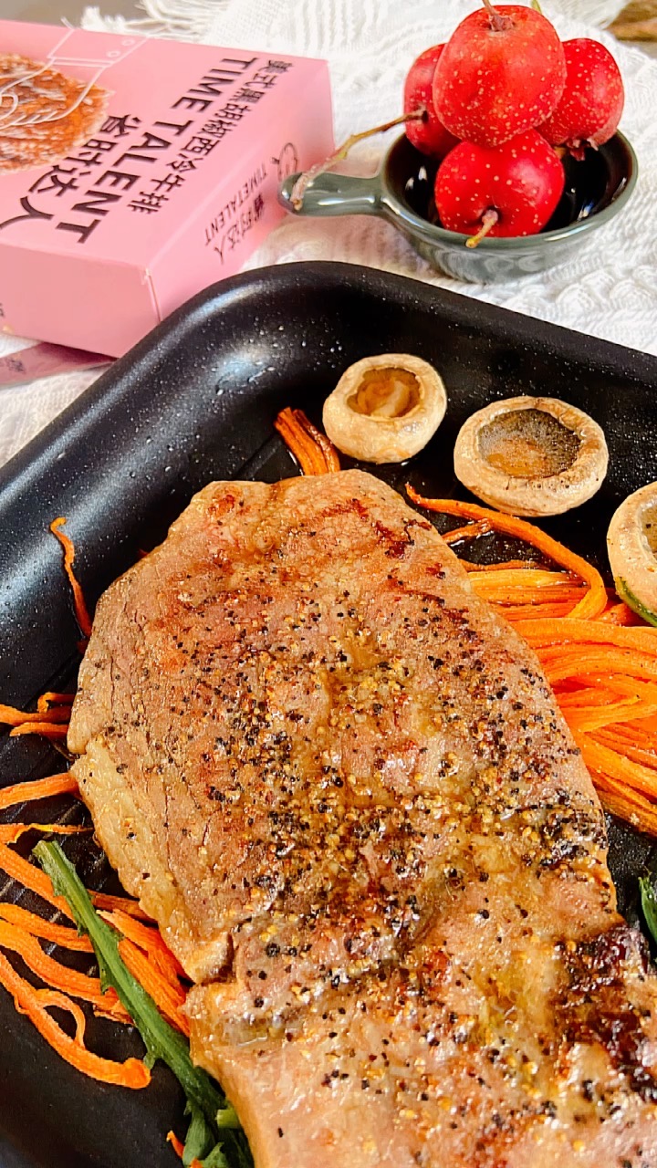 宅家也可以有大餐～～假期牛排的做法-黑椒味煎菜谱