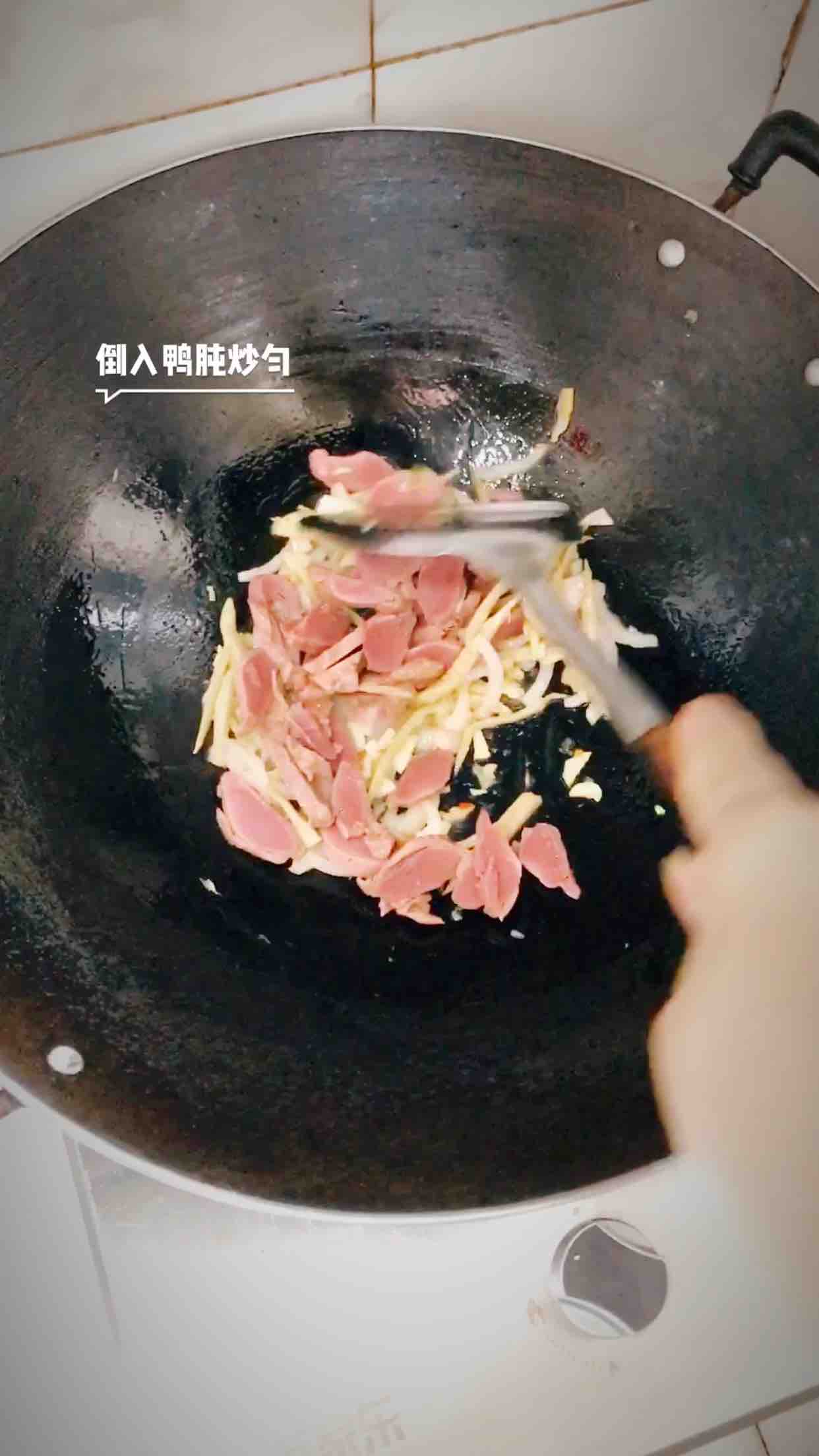 野酸笋卤鸭肫的做法-酸辣味炒菜谱