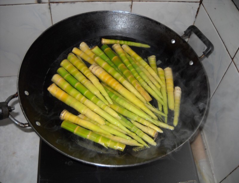 野酸笋卤鸭肫的做法-酸辣味炒菜谱