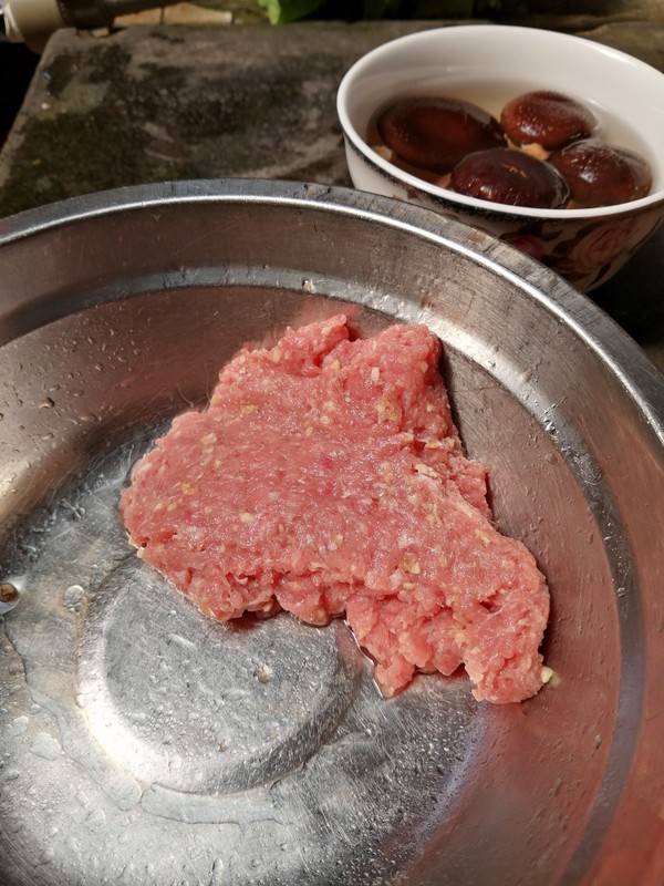简简单单也不失美味~~冬菇蒸肉丸的做法-家常味蒸菜谱