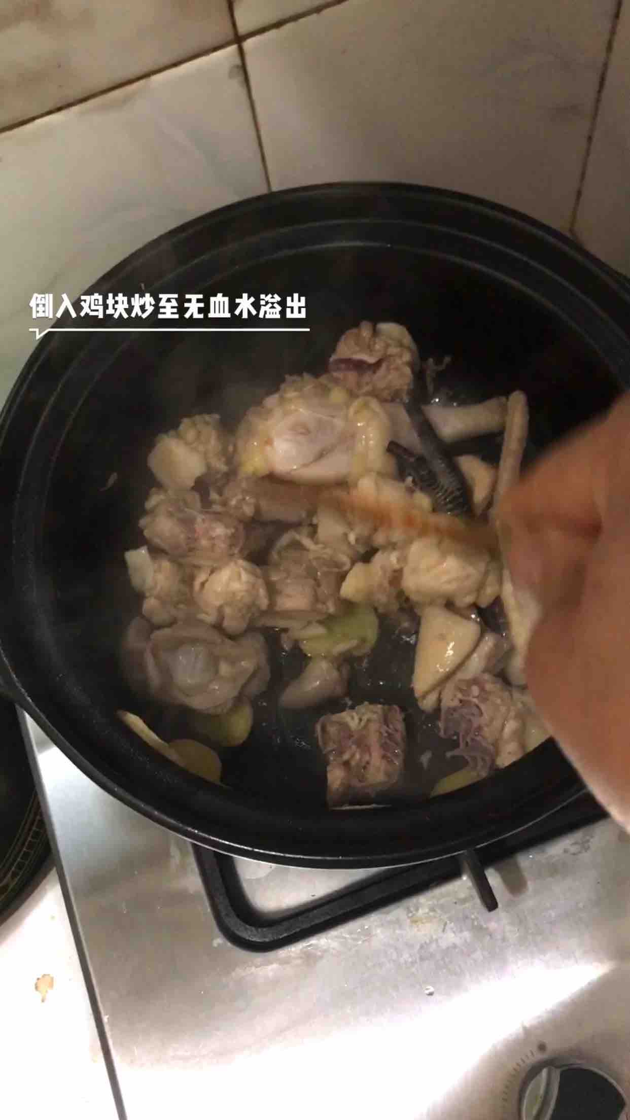 山药天麻炖柴鸡的做法-家常味炖菜谱
