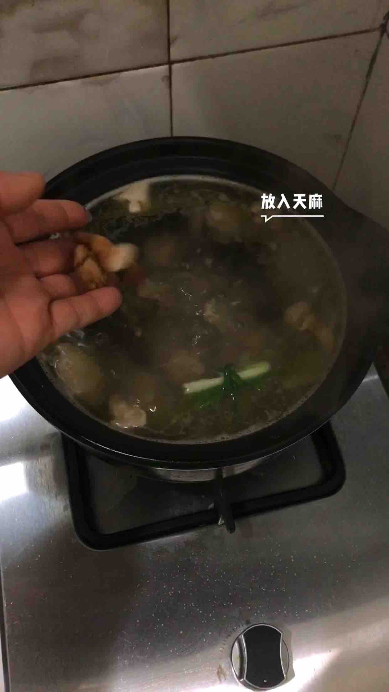山药天麻炖柴鸡的做法-家常味炖菜谱