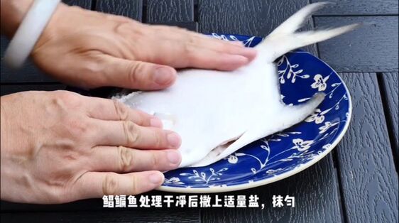 泡椒蒸鲳鳊的做法-香辣味蒸菜谱