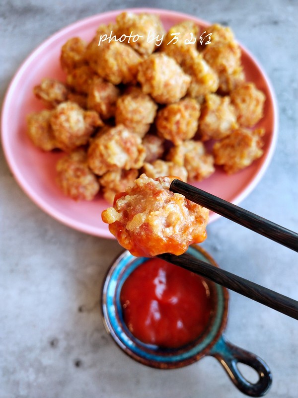 干炸丸子的做法-家常味炸菜谱