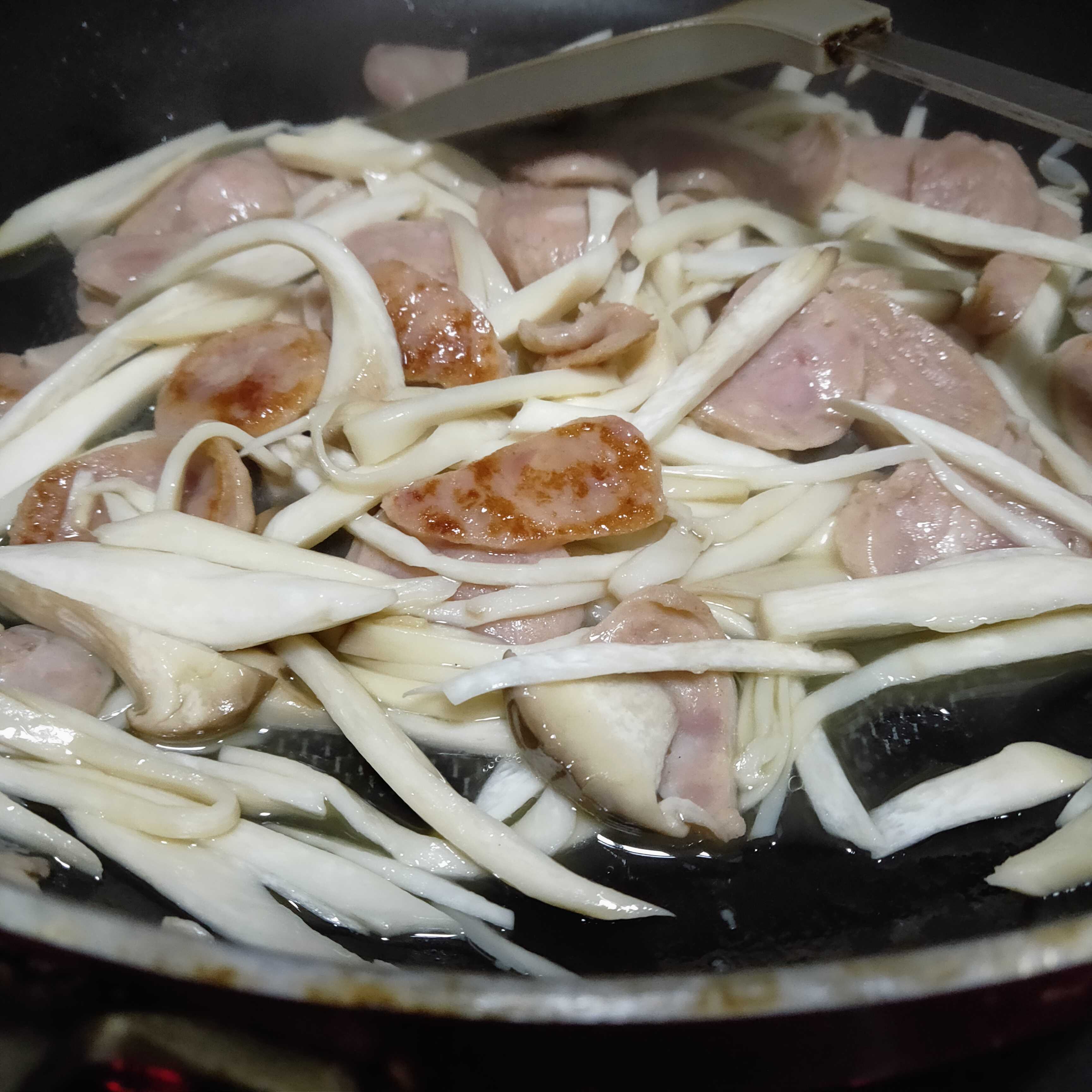 杏鲍菇炒肉肠的做法-咸鲜味炒菜谱