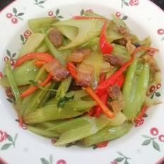 简简单单也不失美味~~腊肉炒西芹的做法-家常味炒菜谱
