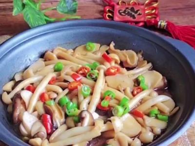 这样做蘑菇，咸香美味好吃不停口…蚝油蘑菇煲的做法-咸鲜味煲菜谱