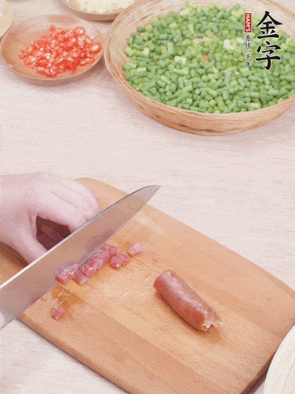 香肠小炒蒜苔的做法-香辣味炒菜谱-易网健康养生网 香肠小炒蒜苔的做法-香辣味炒菜谱